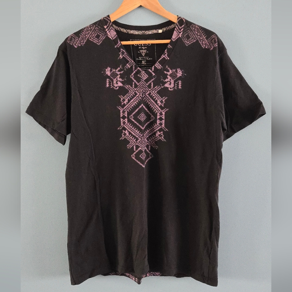 Men's (XL) Guess Black and Purple Patterned V-neck Tee